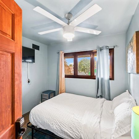 Compact, Comfortable And Cozy Too Анкоридж Екстер'єр фото