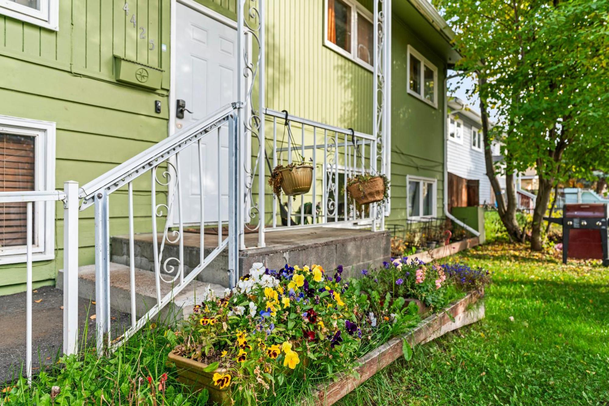 Compact, Comfortable And Cozy Too Анкоридж Екстер'єр фото